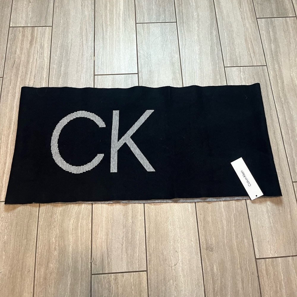$68 NWT Calvin Klein Women's Infinity Logo Scarf Black Gray One Size
